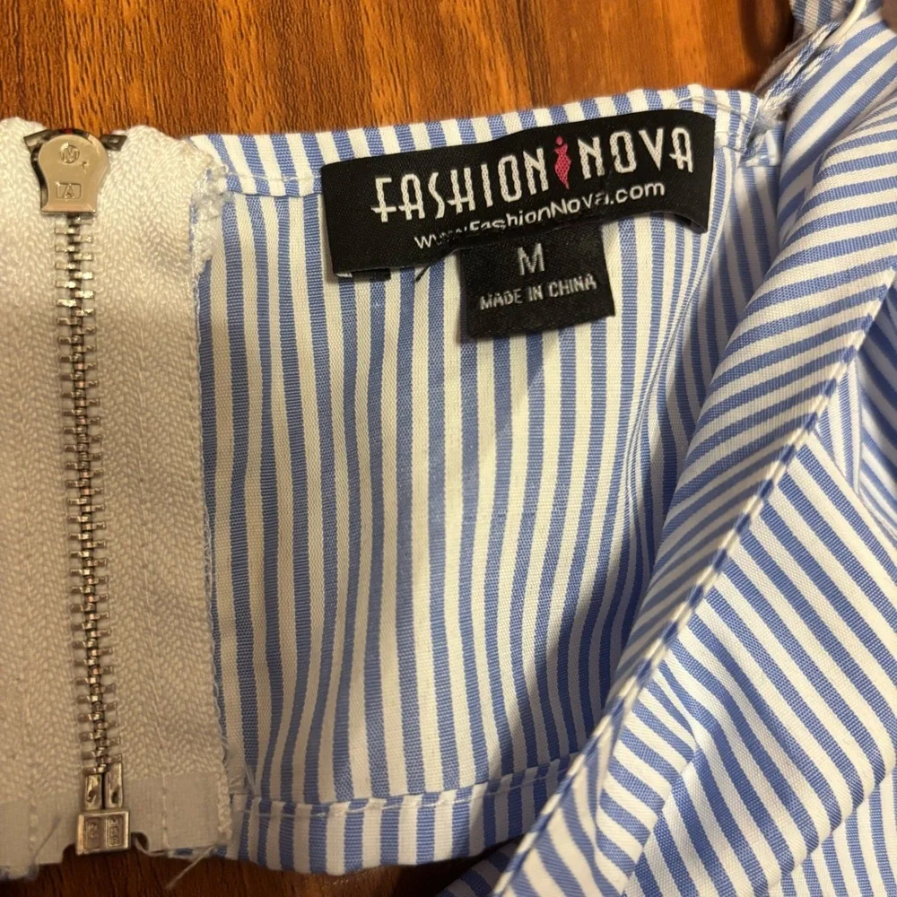 Fashion Nova Blue and White Tie Front Crop Top - Picture 3 of 8